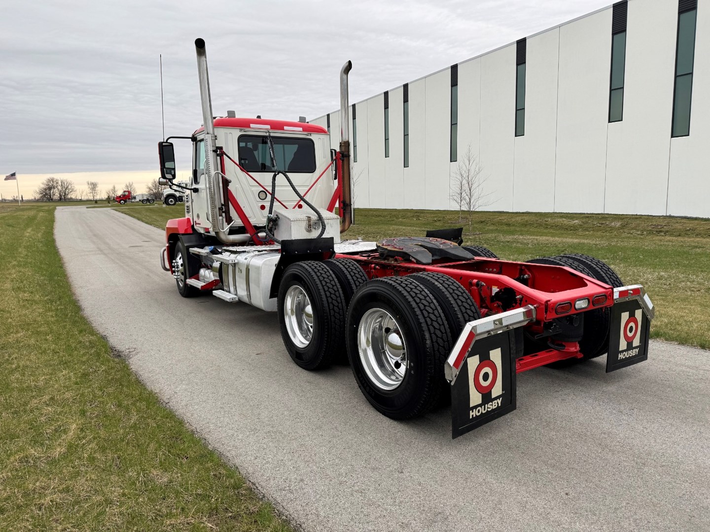 Used 2023 Mack Anthem Daycab - image 4